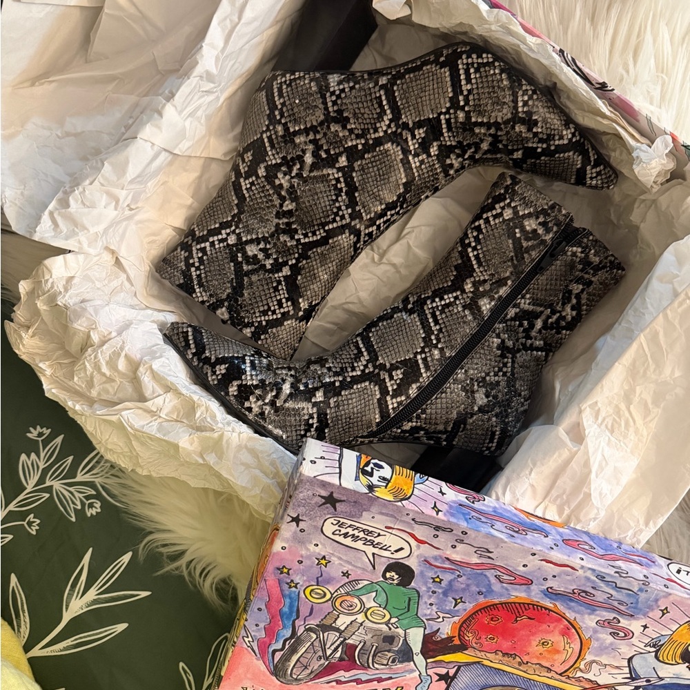 JEFFREY CAMPBELL SNAKE PRINT ANKLE BOOTS GREY BLACK SIZE 8 BLOCK HEEL